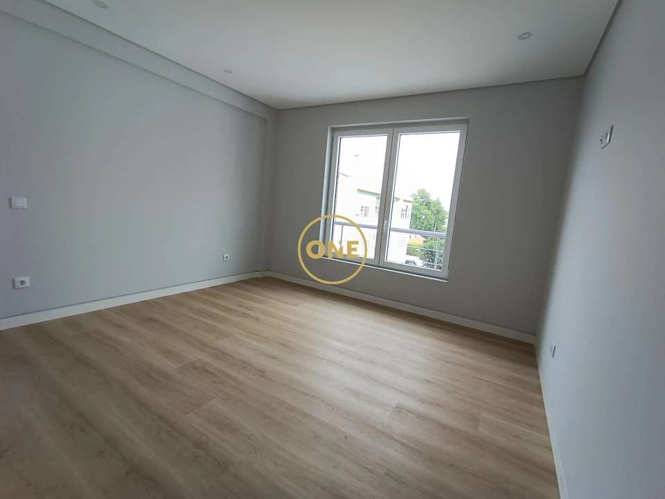 Apartamento T3 para Venda em Carcavelos e Parede Foto 13