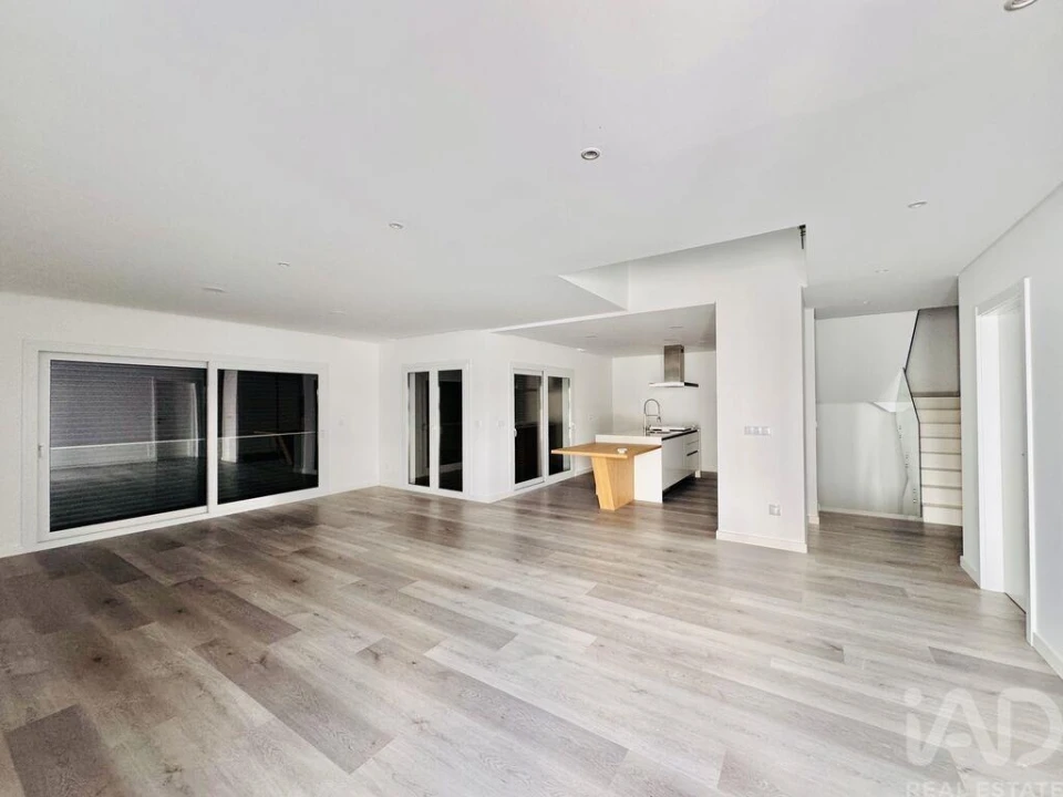 Moradia T4 para Venda em Corroios Foto 1