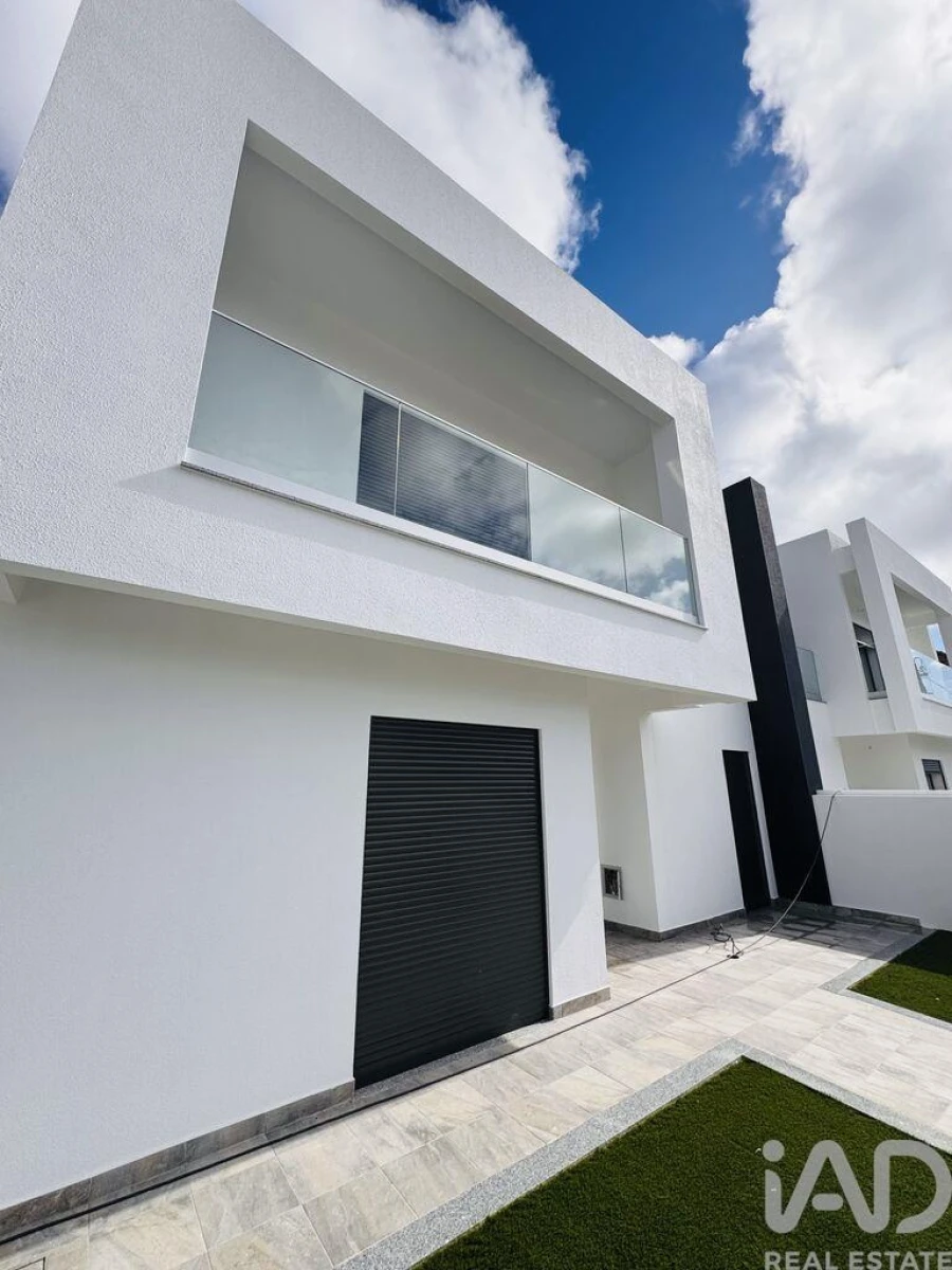 Moradia T4 para Venda em Corroios Foto 9