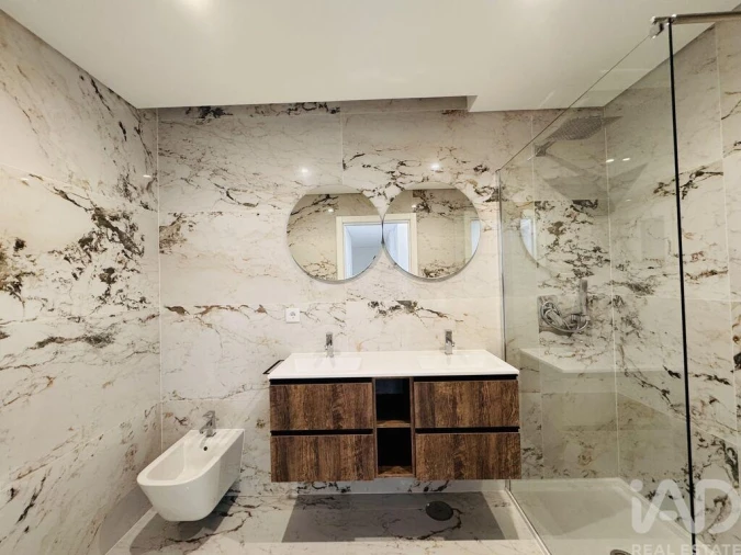 Moradia T4 para Venda em Corroios Foto 2