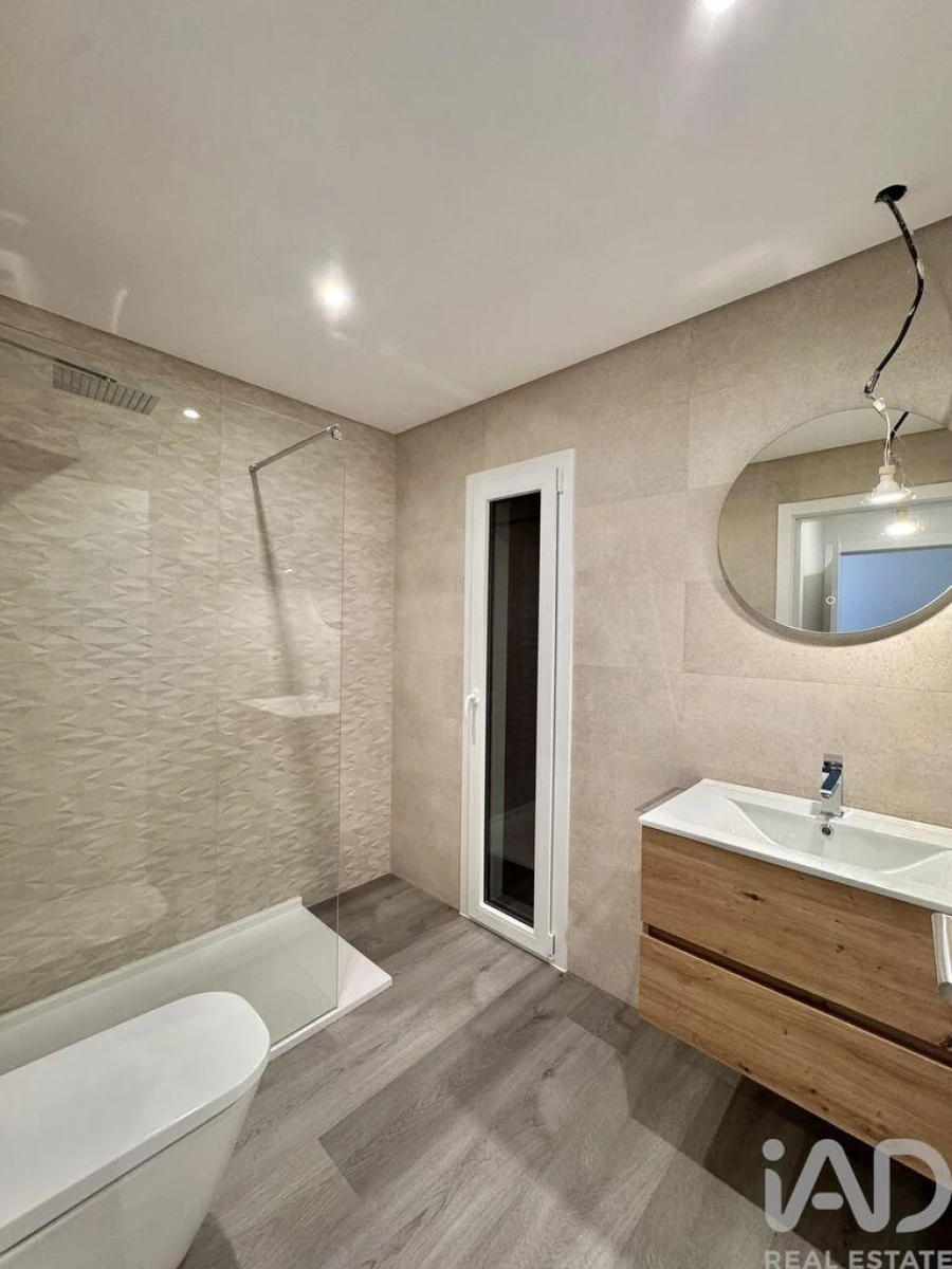 Moradia T4 para Venda em Corroios Foto 3