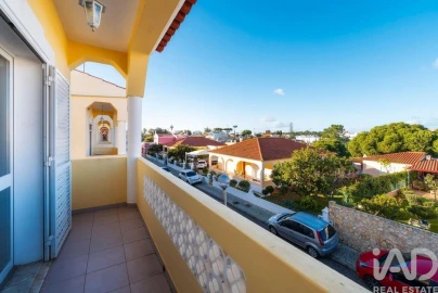 Moradia T5 para Venda em Quarteira