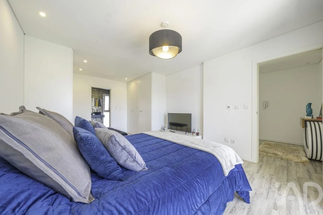 Moradia T4 para Arrendamento em Amora Foto 12