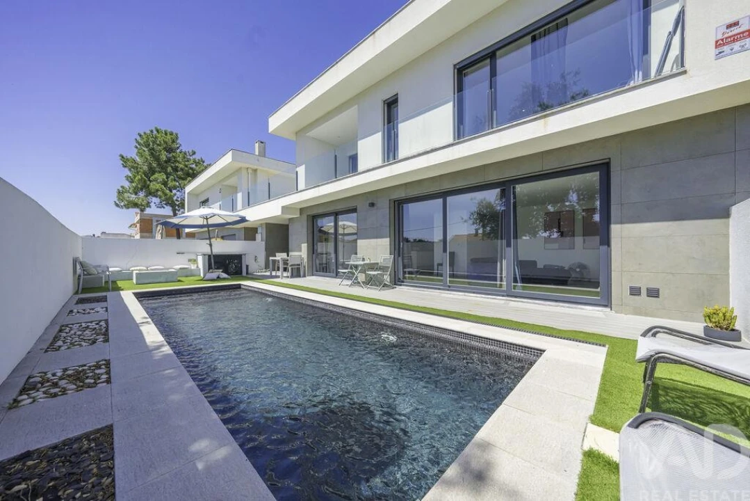 Moradia T4 para Arrendamento em Amora Foto 2