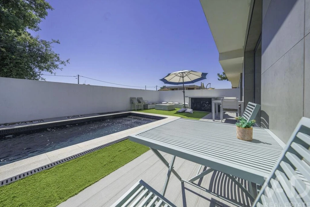 Moradia T4 para Arrendamento em Amora Foto 29