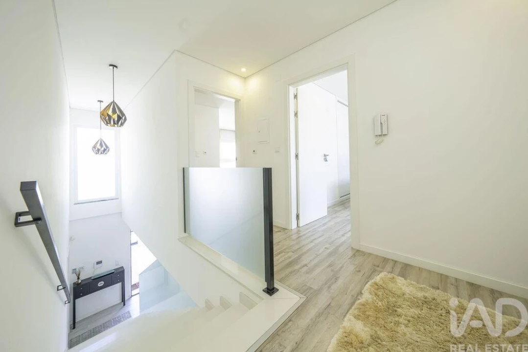 Moradia T4 para Arrendamento em Amora Foto 25