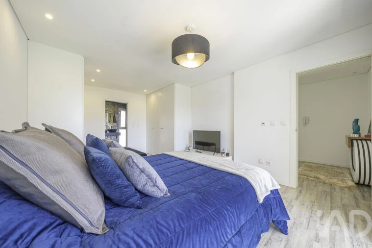 Moradia T4 para Arrendamento em Amora Foto 12