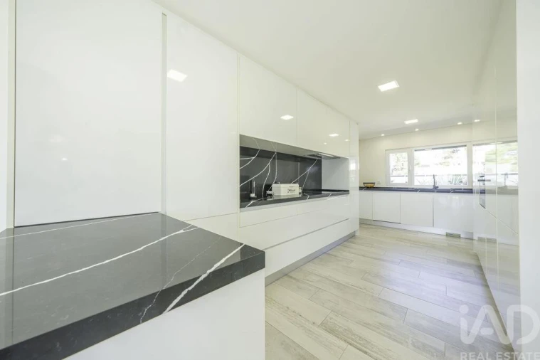 Moradia T4 para Arrendamento em Amora Foto 7