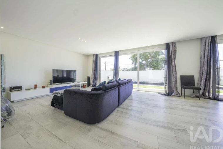 Moradia T4 para Arrendamento em Amora Foto 3