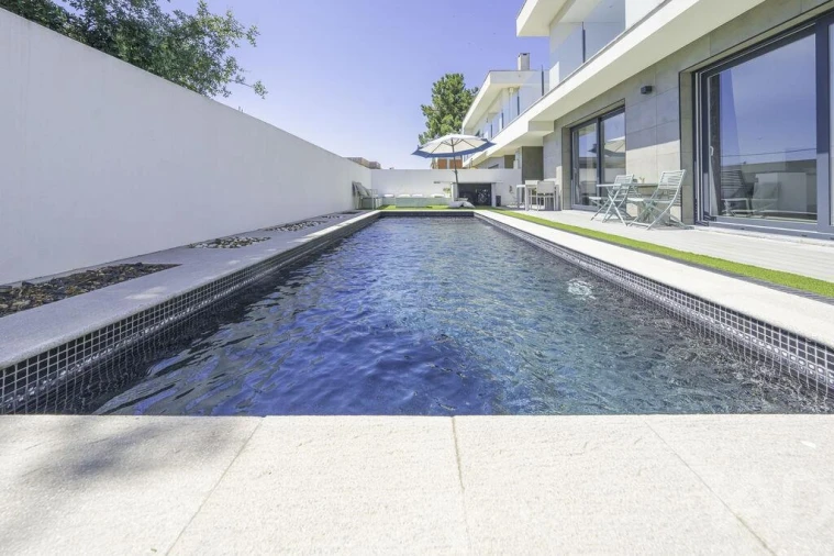 Moradia T4 para Arrendamento em Amora Foto 28