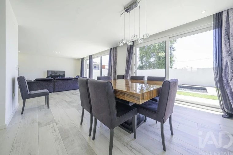 Moradia T4 para Arrendamento em Amora Foto 5