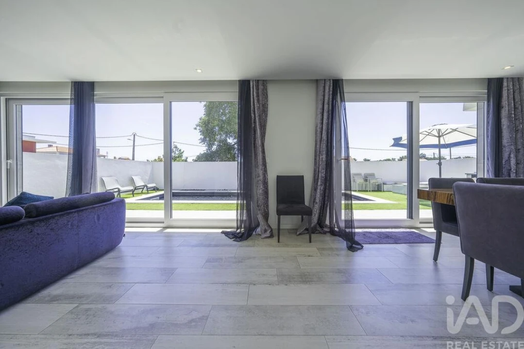 Moradia T4 para Arrendamento em Amora Foto 6