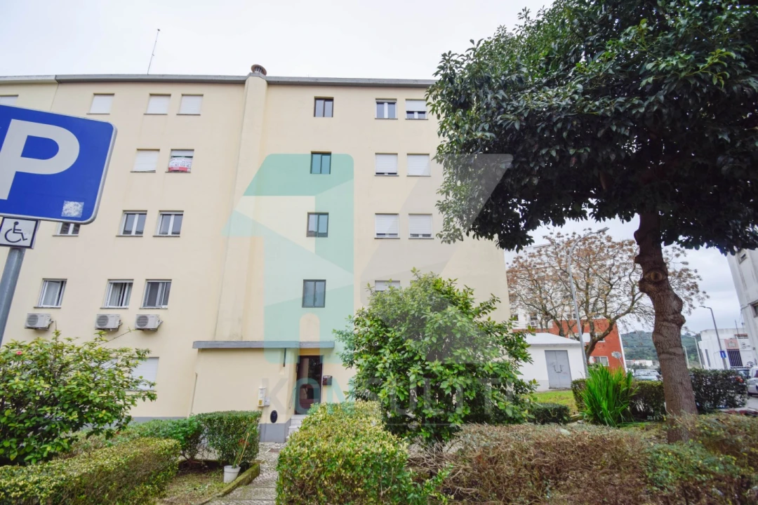 Apartamento T4 para Venda em Alfragide Foto 1