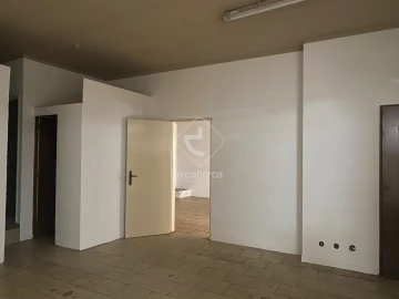 Loja para Arrendamento em São Jorge e Ermelo