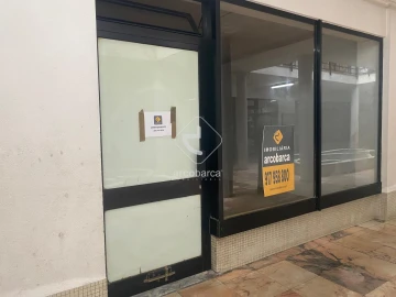 Loja para Arrendamento em São Jorge e Ermelo
