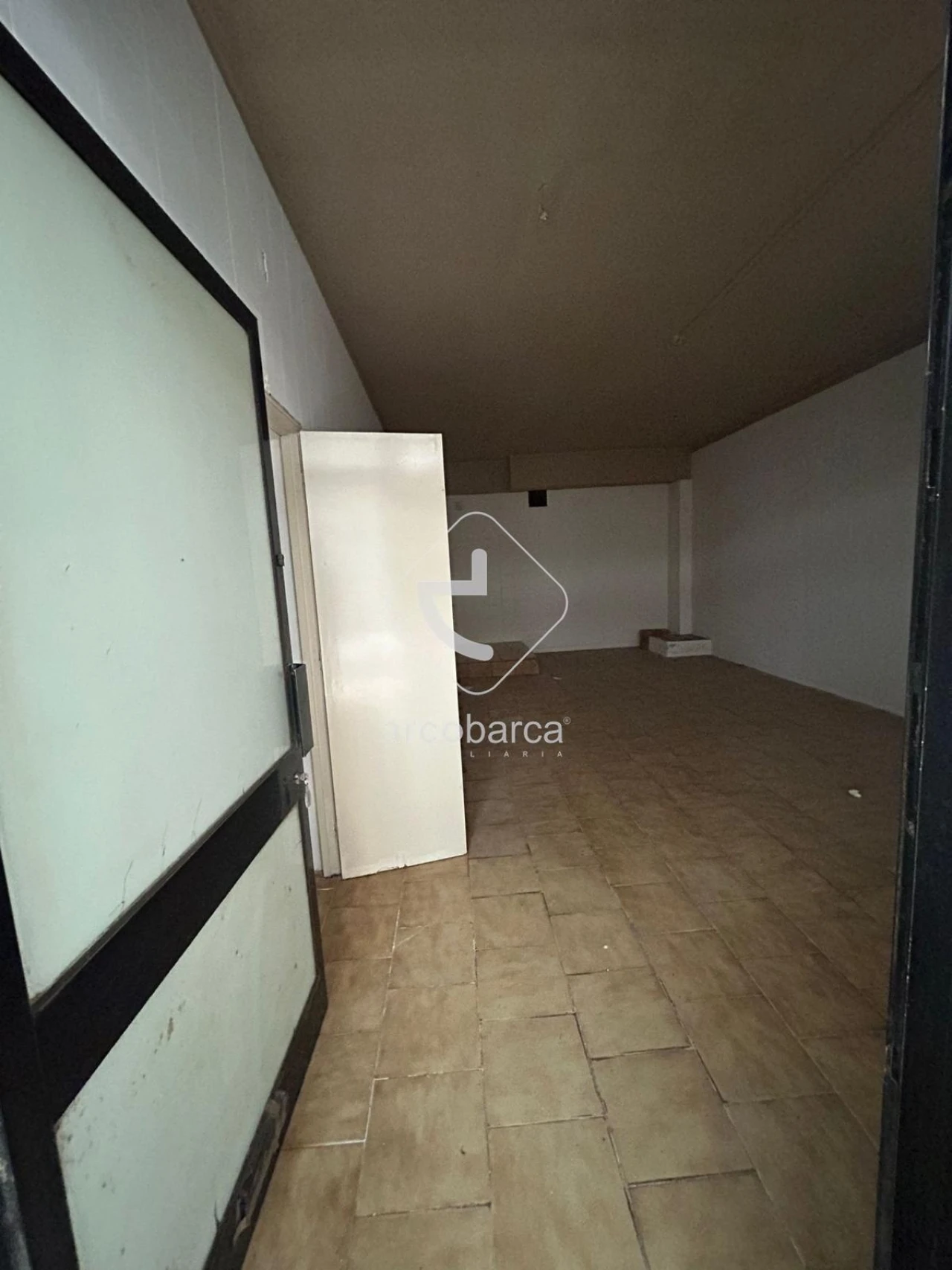 Loja para Arrendamento em São Jorge e Ermelo Foto 1