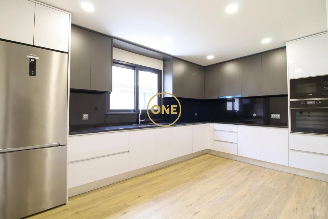 Moradia T3 para Venda em Arco da Calheta Foto 8