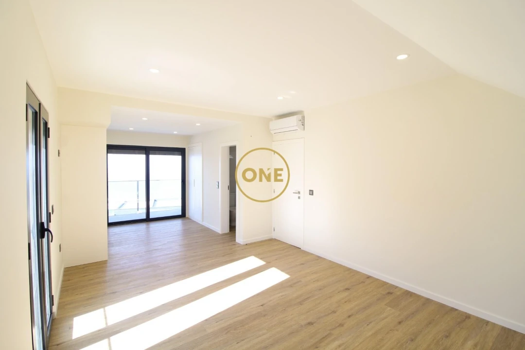 Moradia T3 para Venda em Arco da Calheta Foto 28