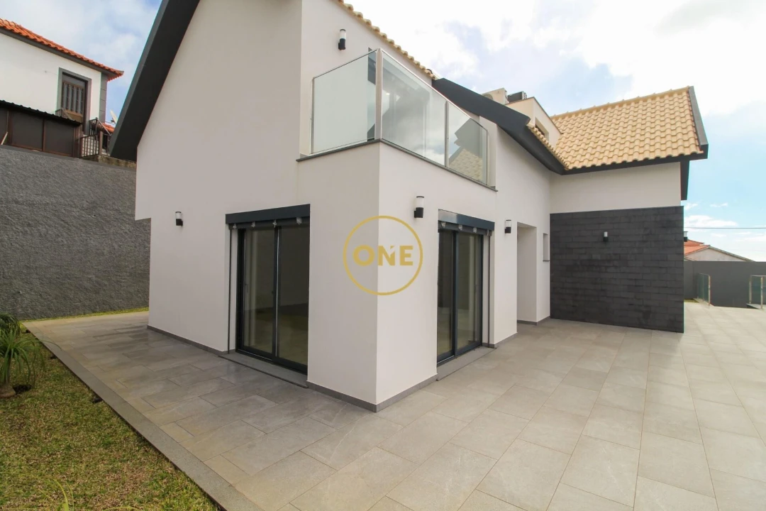 Moradia T3 para Venda em Arco da Calheta Foto 11