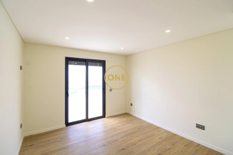 Moradia T3 para Venda em Arco da Calheta Foto 18