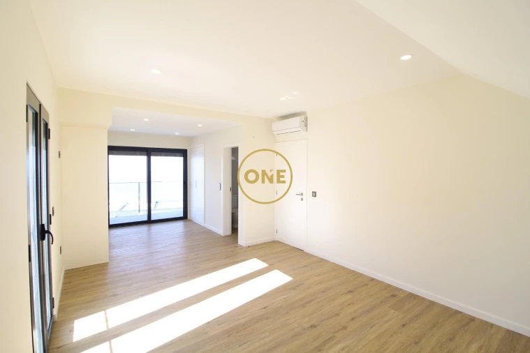 Moradia T3 para Venda em Arco da Calheta Foto 28