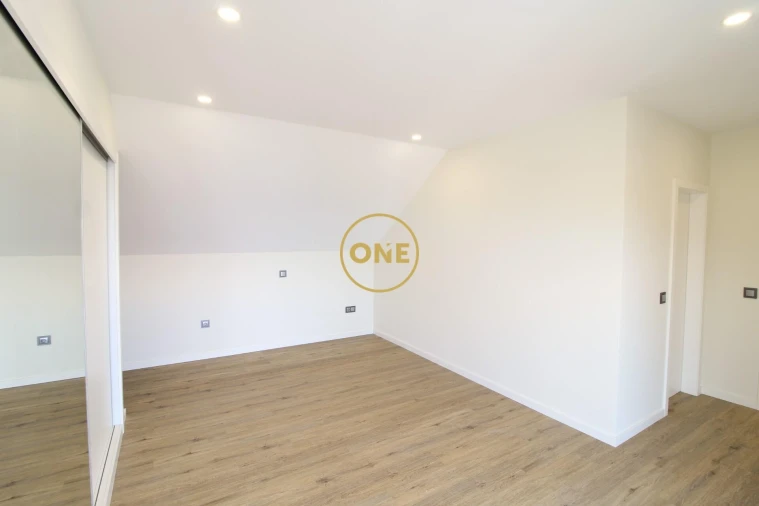 Moradia T3 para Venda em Arco da Calheta Foto 21