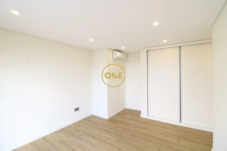 Moradia T3 para Venda em Arco da Calheta Foto 19