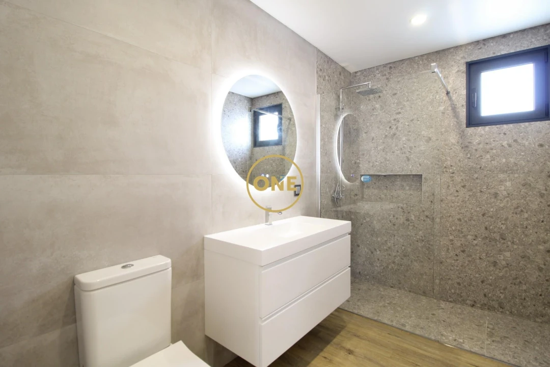 Moradia T3 para Venda em Arco da Calheta Foto 16