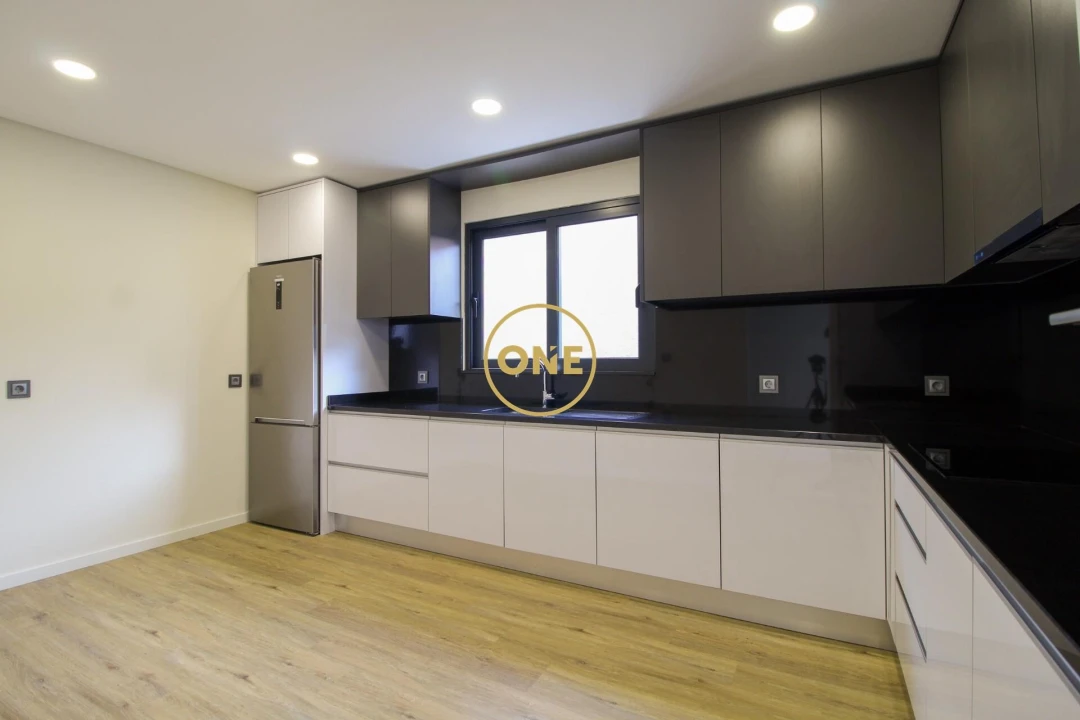 Moradia T3 para Venda em Arco da Calheta Foto 7