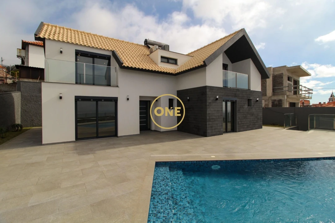 Moradia T3 para Venda em Arco da Calheta Foto 1