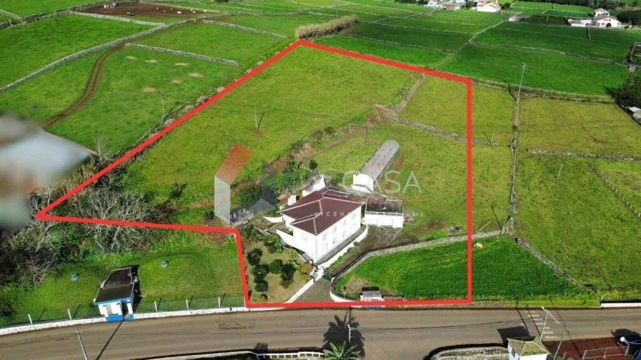 Prédio para Venda em Fonte do Bastardo Foto 2