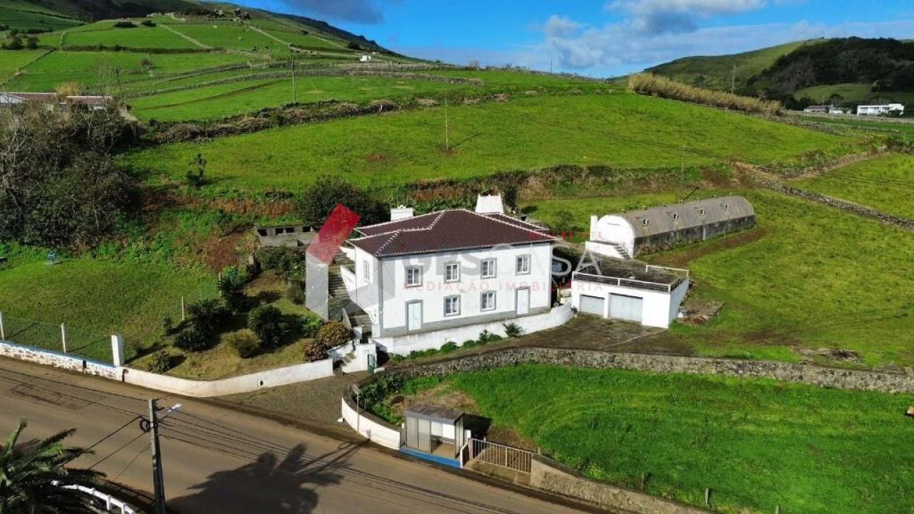 Prédio para Venda em Fonte do Bastardo Foto 37