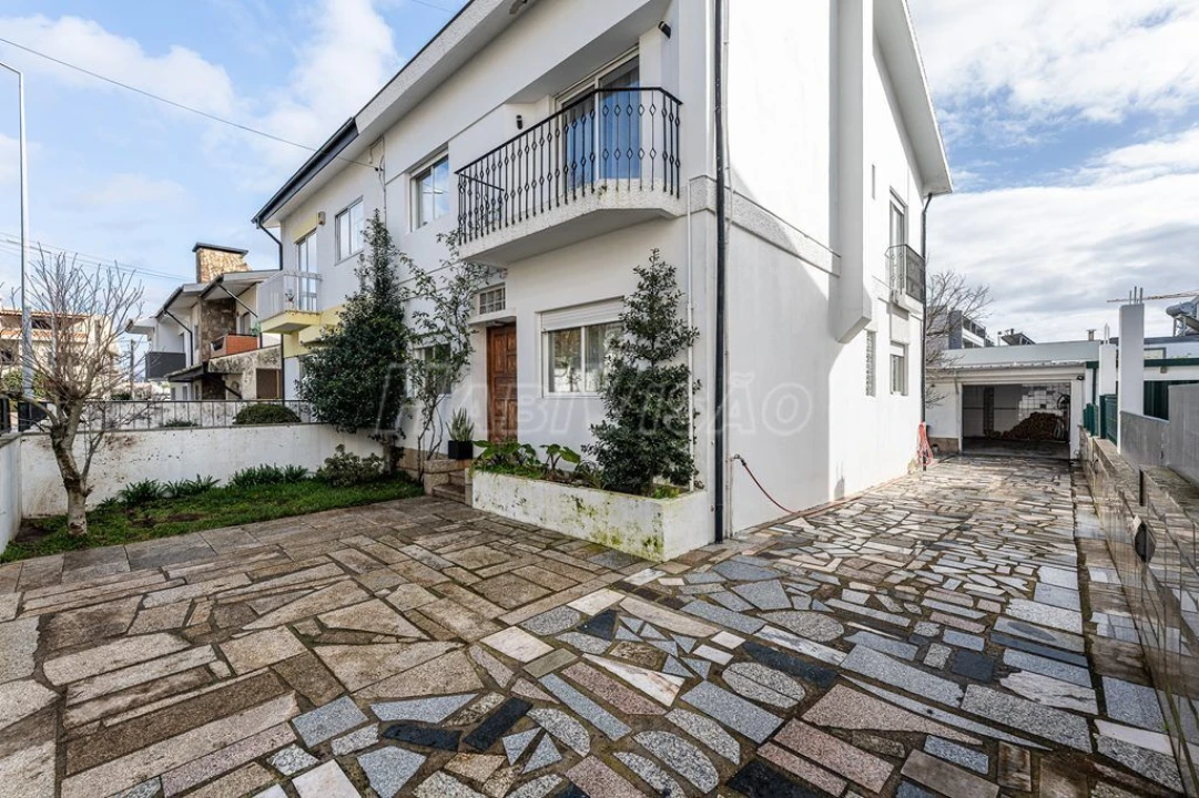 Moradia T4 para Venda em Aguas Santas Foto 1