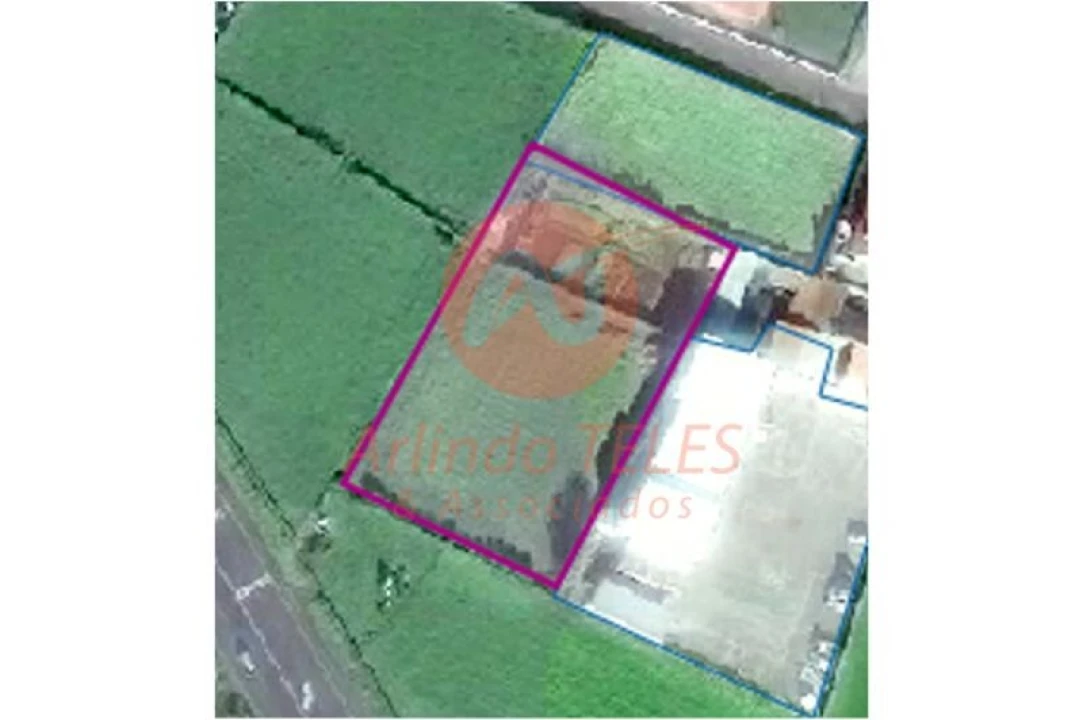 Terreno para Venda em Praia da Vitoria (Santa Cruz) Foto 1