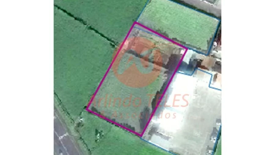 Terreno para Venda em Praia da Vitoria (Santa Cruz)