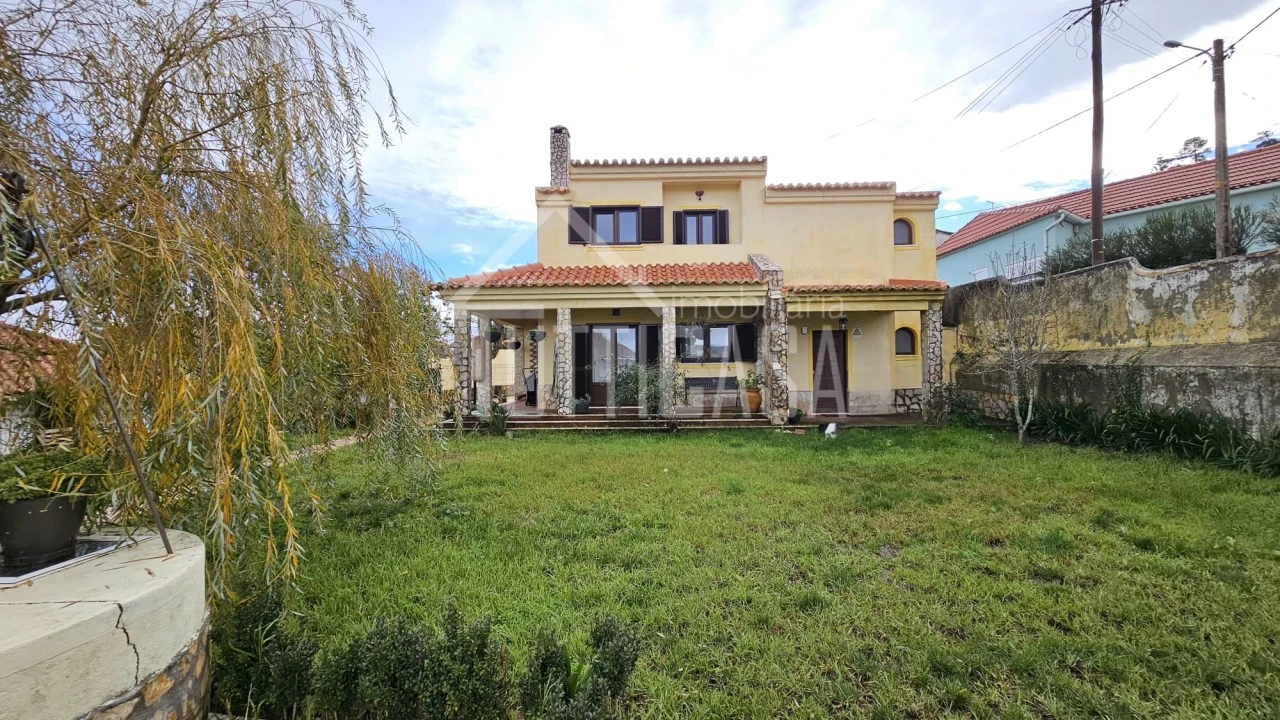 Moradia T3 para Venda em Venda do Pinheiro e Santo Estêvão das Galés Foto 4