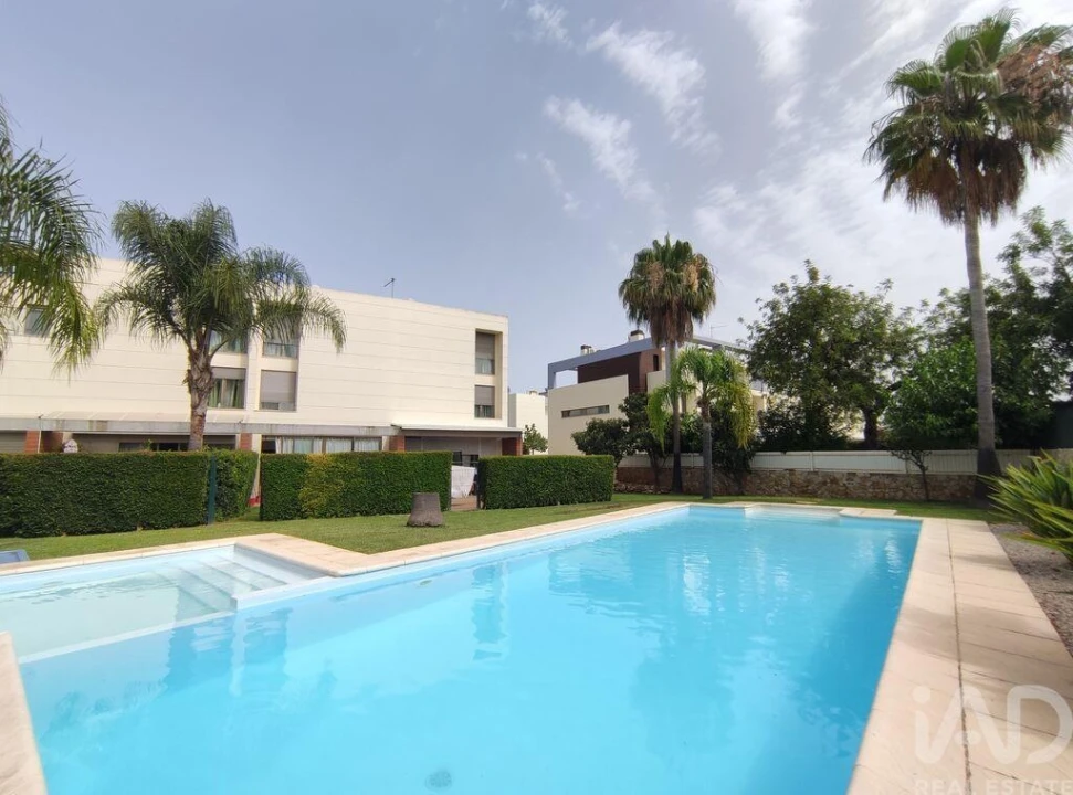 Moradia T3 para Arrendamento em Ferreiras Foto 2