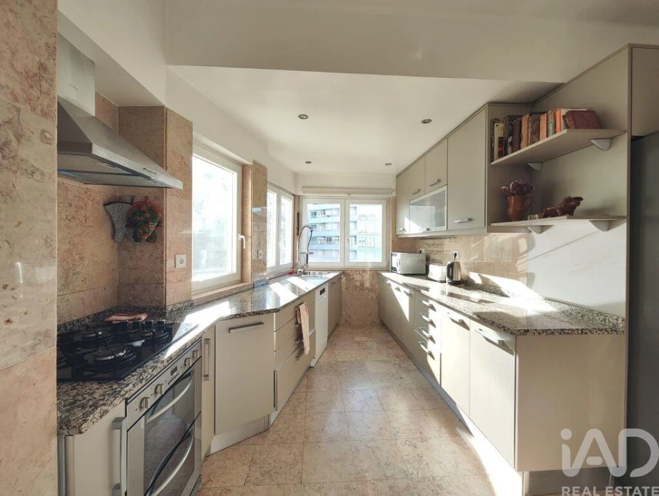 Apartamento T4 para Arrendamento em Avenidas Novas Foto 16