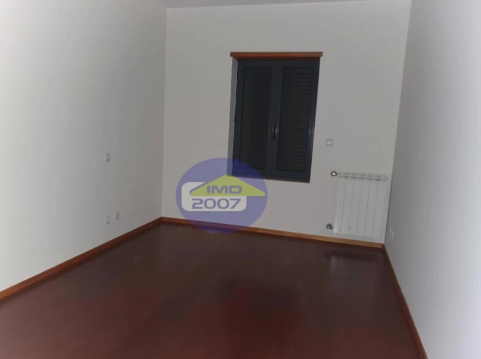 Apartamento T3 para Venda em Oliveira do Douro Foto 9