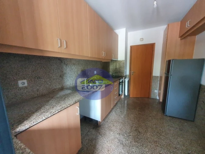 Apartamento T3 para Venda em Oliveira do Douro Foto 1