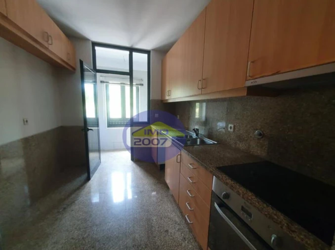 Apartamento T3 para Venda em Oliveira do Douro Foto 2