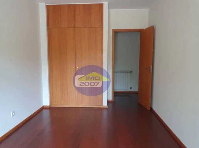 Apartamento T3 para Venda em Oliveira do Douro Foto 10