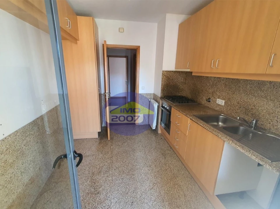 Apartamento T4 para Venda em Oliveira do Douro Foto 2