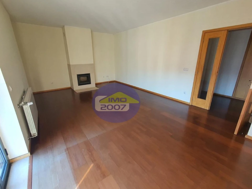 Apartamento T4 para Venda em Oliveira do Douro Foto 7