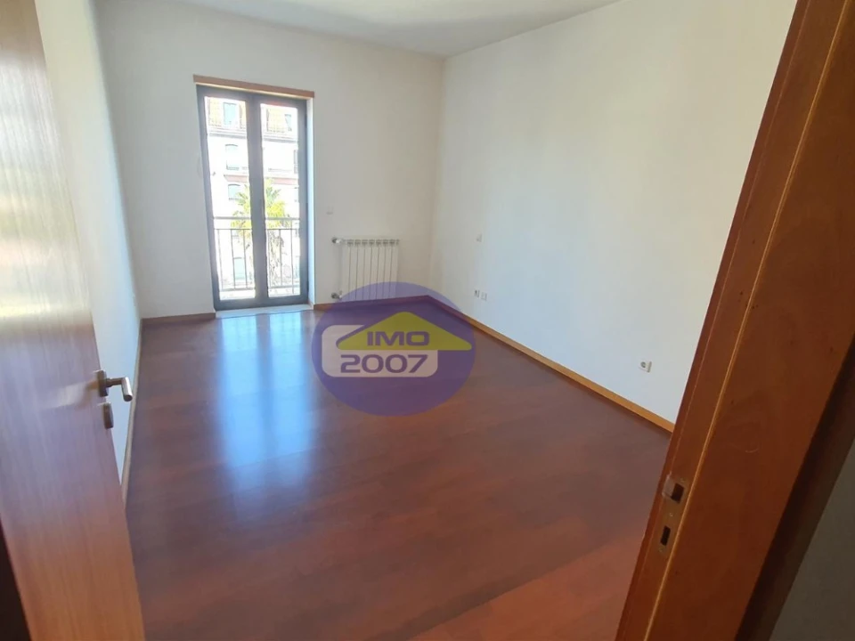 Apartamento T4 para Venda em Oliveira do Douro Foto 10