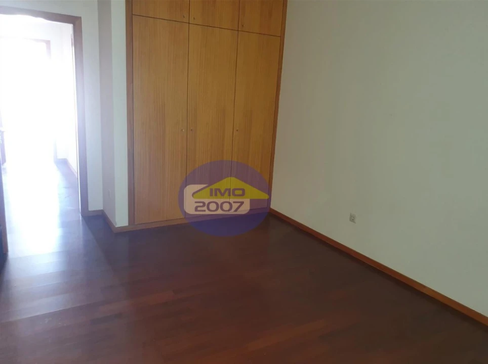 Apartamento T4 para Venda em Oliveira do Douro Foto 12