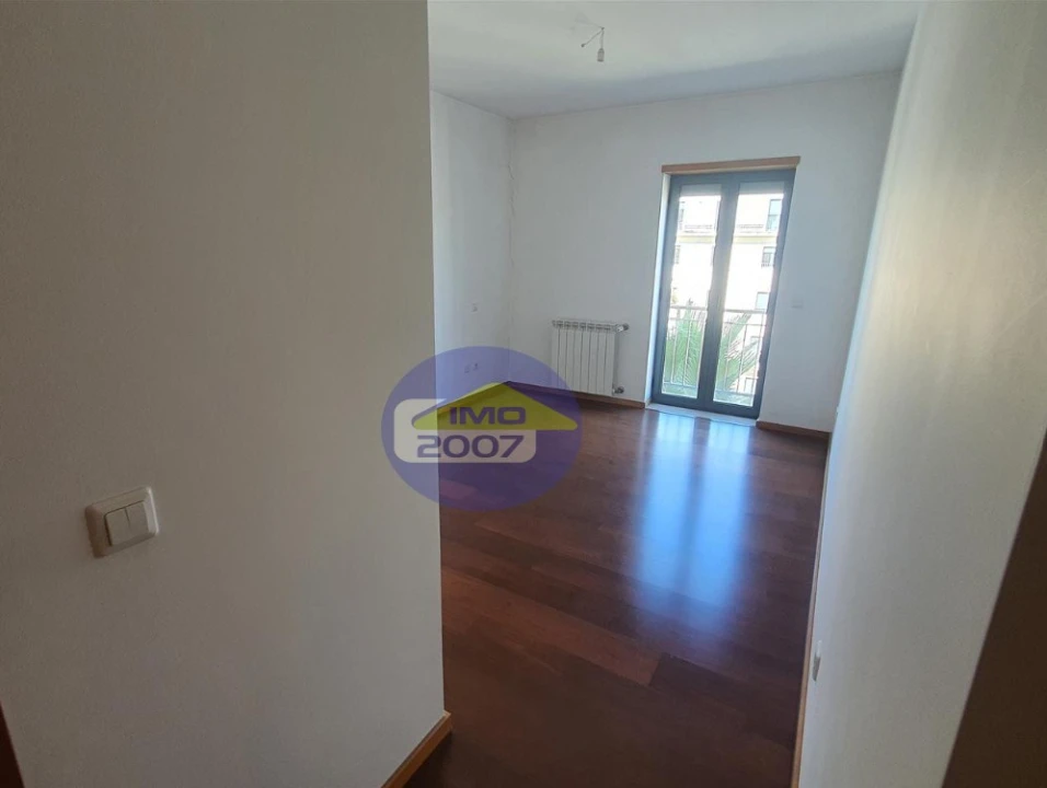 Apartamento T4 para Venda em Oliveira do Douro Foto 13