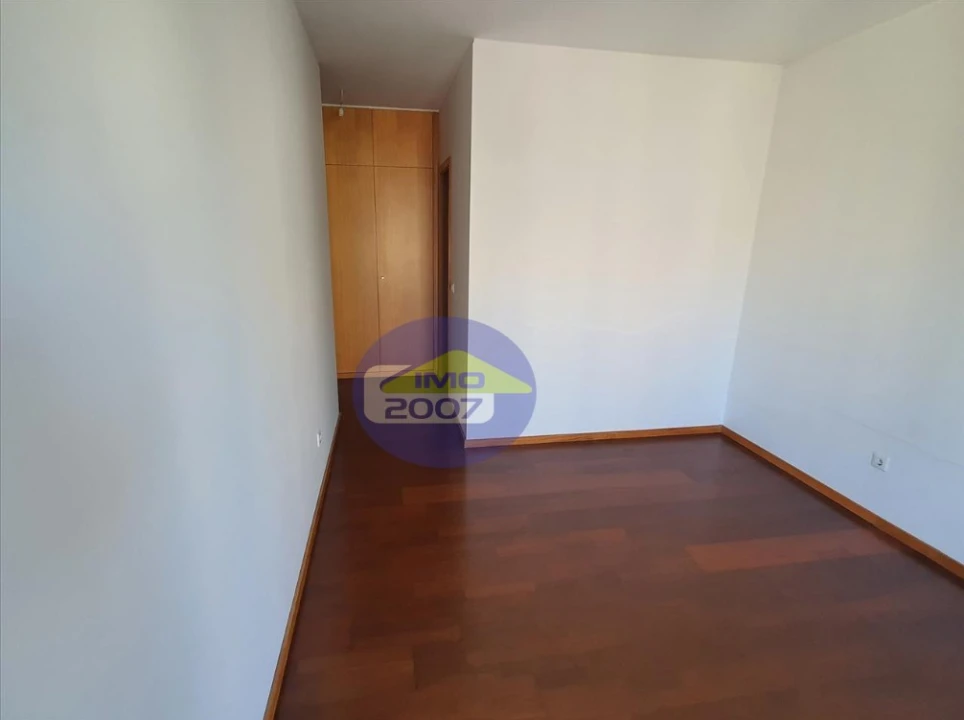 Apartamento T4 para Venda em Oliveira do Douro Foto 14
