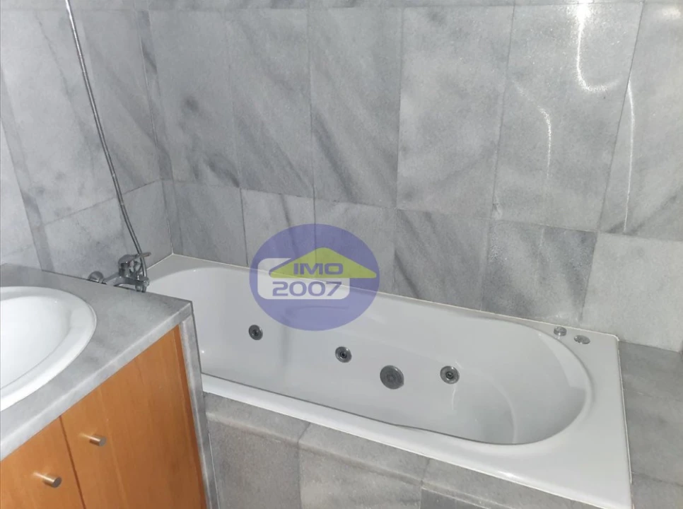 Apartamento T4 para Venda em Oliveira do Douro Foto 17