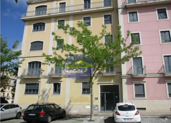 Apartamento T4 para Venda em Oliveira do Douro Foto 1